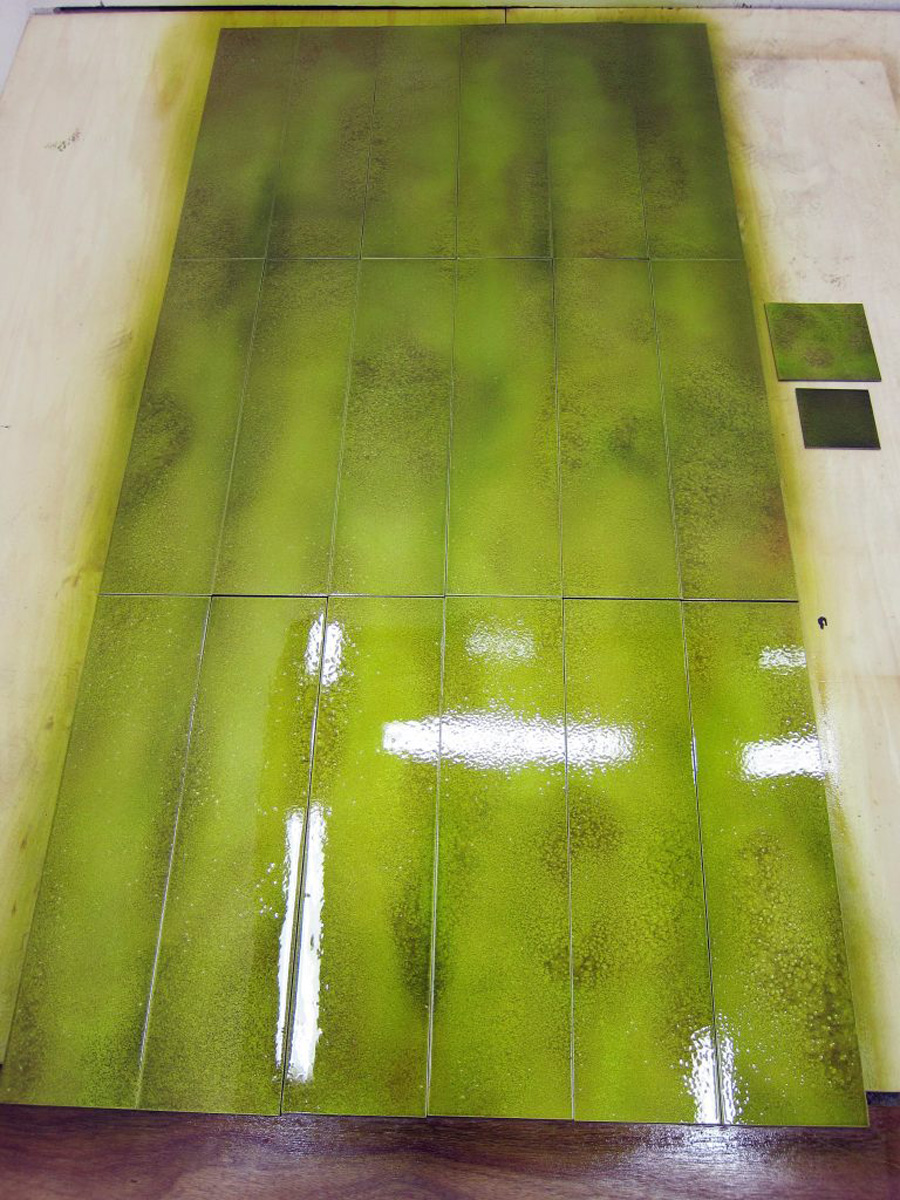 内装材 苔緑色（Mossy Green）の特注タイル制作